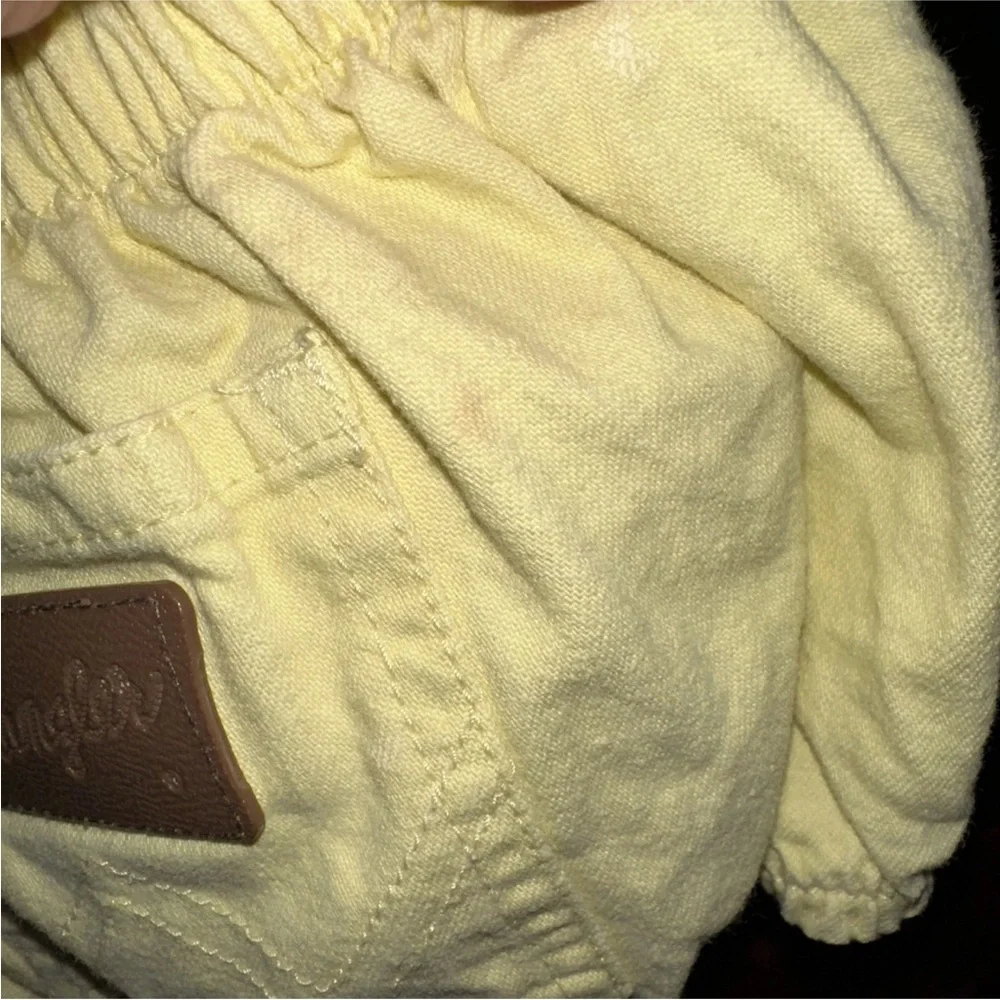 Wrangler waist yellow